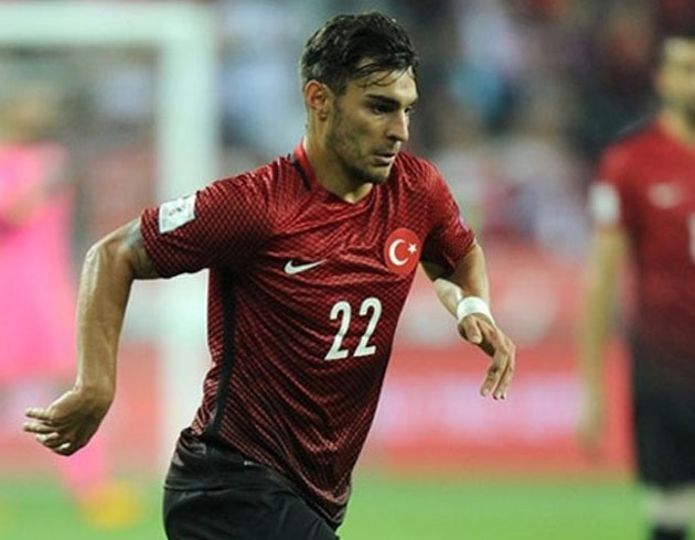 Galatasaray ve Beikta, Kaan Ayhan' transfer etmek iin kapyor