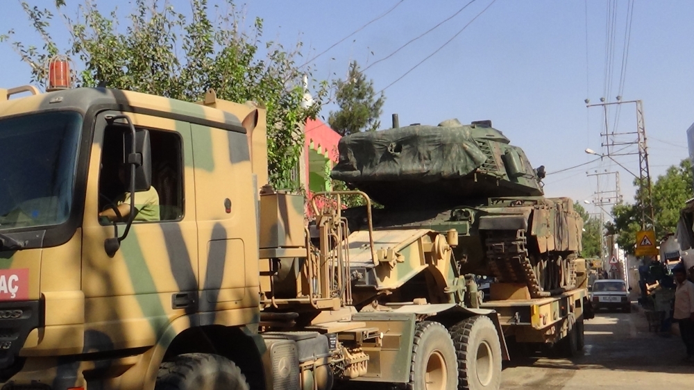 Suriye snrna askeri mhimmat, tehizat, alt yap malzemesi ve bir zrhl personel tayc ara sevk edildi
