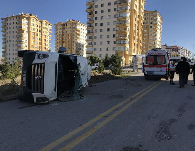 Ankara'da iki renci servisi arpt: 4 yaral