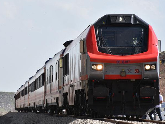 BTK demiryolu hattnda ilk resmi sefer 30 Ekim'de Bak'den balatlacak