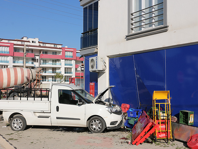 Denizli'de minibsle arpan kamyonet yayalar ezdi: 5 yaral  