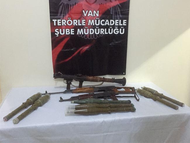 Van'da terr rgt PKK'ya ait silah ve mhimmat ele geirildi