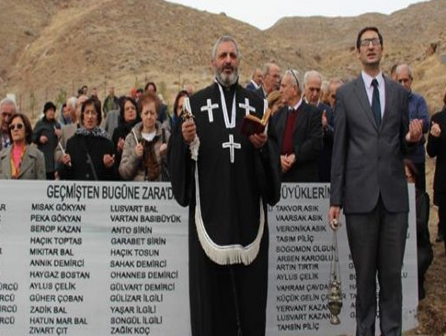 Sivas'ta Ermeni mezarlnda ayin