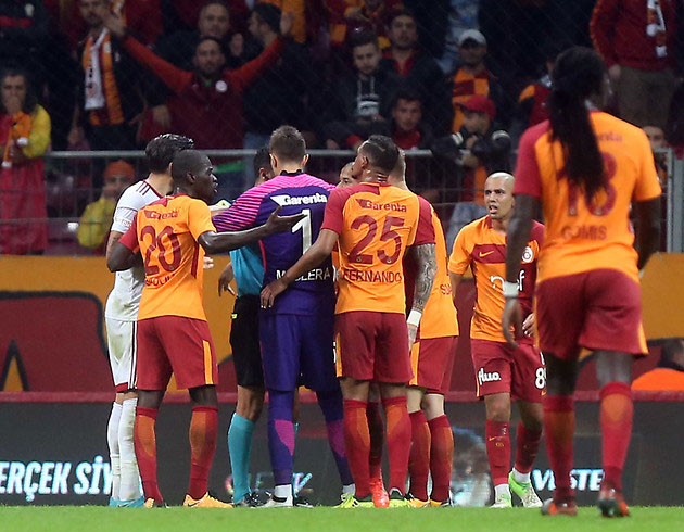 Galatasarayl futbolcular ynetimin prim jestine 'gerek yok' dedi