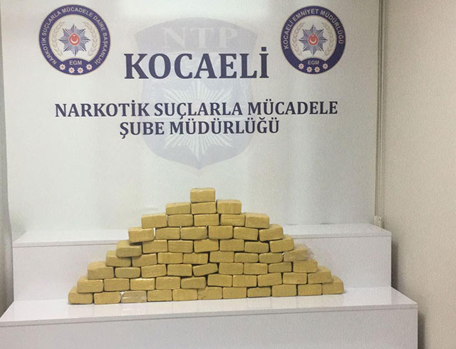 Kocaeli'de hurma kutularndan 184 kilo eroin kt
