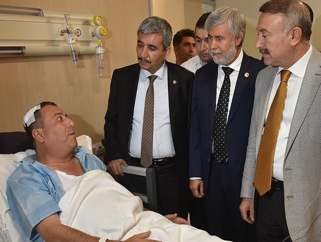 AK Parti Mersin milletvekilleri, yaral polisleri ziyaret etti