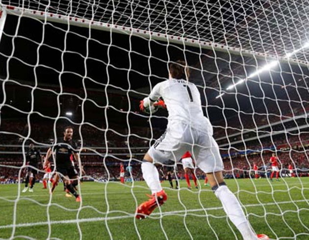 Benfica'nn 18 yandaki kalecisi Mile Svilar'n yedii hatal gol takmn yakt
