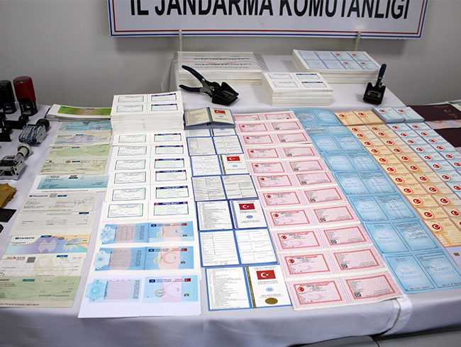 PKK ve FET'c terristlere yeni ipli kimlik kart basan matbaaya operasyon dzenlendi