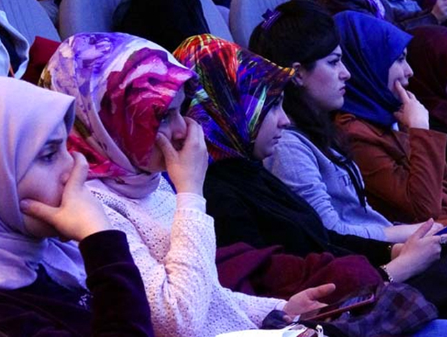 Erzurum'da ''ocuk istismar'' altayna katlanlar anlatlanlar karsnda gzyalarna hakim olamad