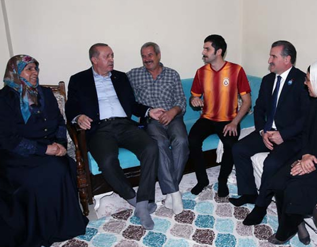 Cumhurbakan Erdoan'dan srpriz ziyaret