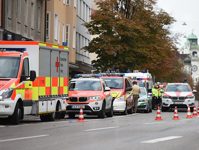 Mnih'teki bakl saldry eken bir gazetecinin grntlerinin polis tarafndan silindii iddia edildi