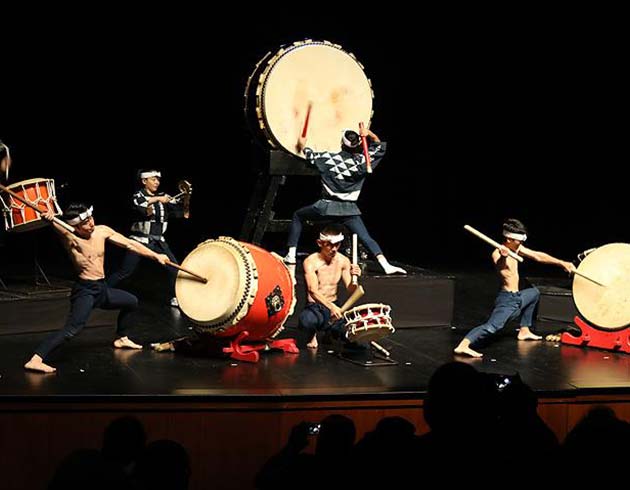Japon davul grubu 'Ondekoza' stanbul'da sahne ald