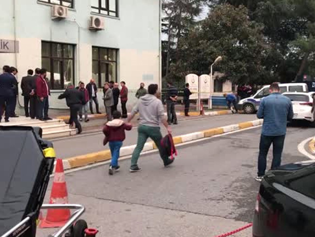 Hastane bahesinde silahl kavga: 3 yaral 