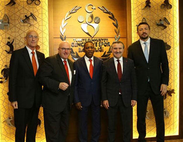 Bakan Bak, FIBA yetkililerini kabul etti