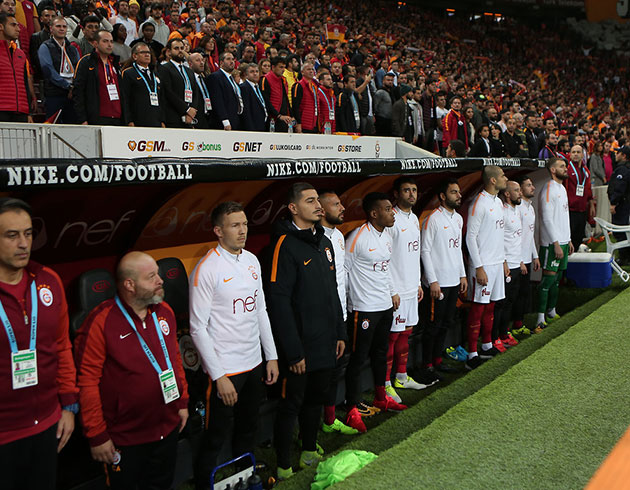 Galatasaray'da Cedric Carrasso belirsizlii
