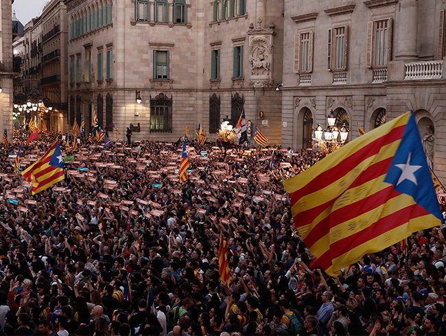 Katalonya'n�n ba��ms�zl���n� ilan etmesi sonras� Euro dolar kar��s�nda de�er kaybetti