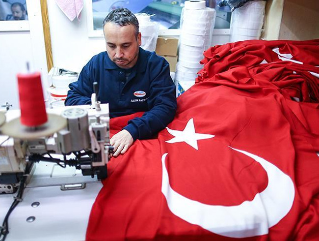 Bayrak sektr, teknolojiye direnemeyen mesleklerden biri haline geldi