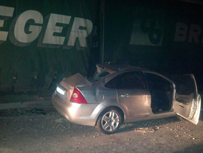 Kayseri'de yola kontrolsz kan TIR dehet sat: 2 l