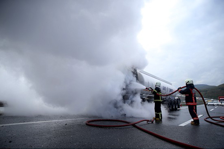 Anadolu Otoyolu'nda tanker yangn
