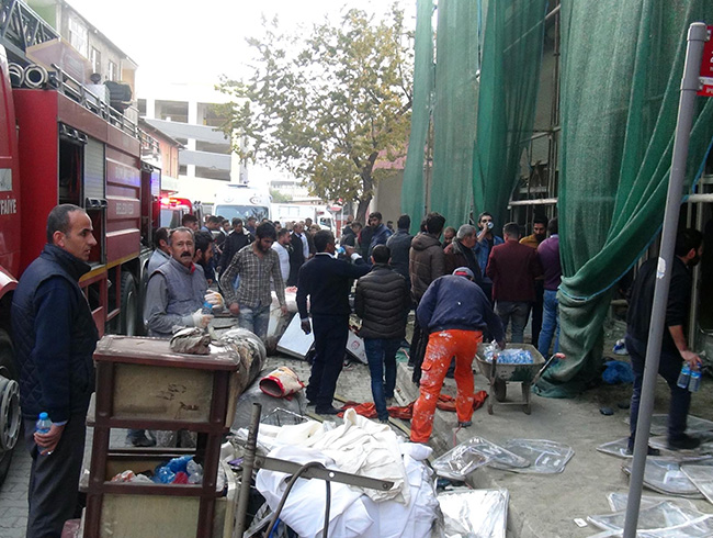 Van'da in�aat deposunda yang�n