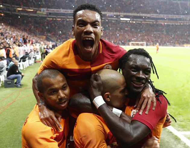 Galatasarayl futbolculardan taraftarlara 'tribnleri doldurun' mesaj