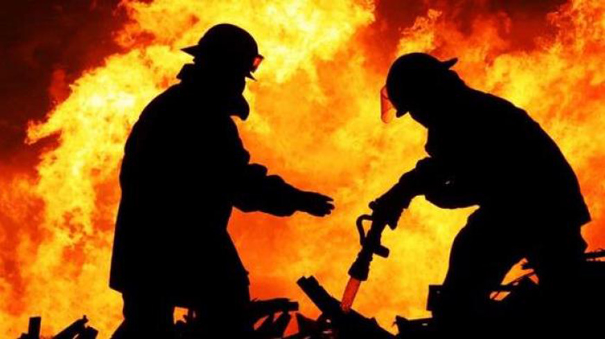 �zmir'de fabrika yang�n�