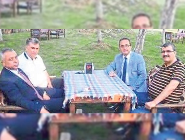 Cumhurbakan hakknda aalk aklamalarda bulunan Tezcan'n FET'c Topalolu'yla fotoraf ortaya kt