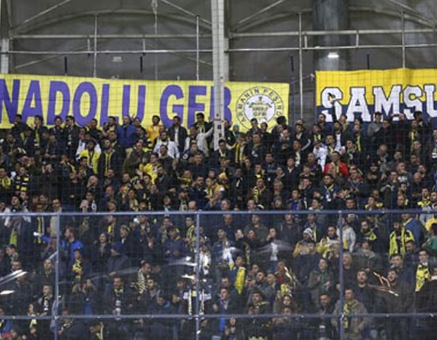 Fenerbahe taraftarndan ynetime ve Aykut Kocaman'a fke