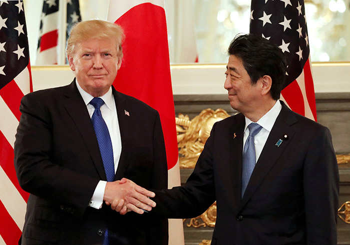 ABD Bakan Trump, Japonya Babakan Abe ile grt