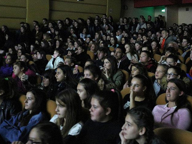 Kosova'da ''Delibal'' adl Trk filmi sinemaseverlerle buluturuldu
