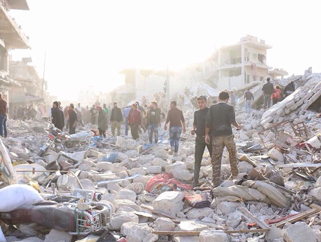 Halep'te pazar yerine hava saldrs: En az 20 l