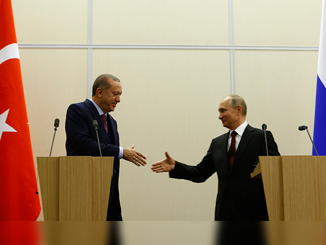 Putin: Trkiye'de Akkuyu santralinin kurulmasyla ilgili her an almaya balanabilir