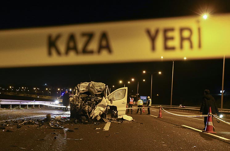 Ankara'da otomobil kamyona arpt: 1 l