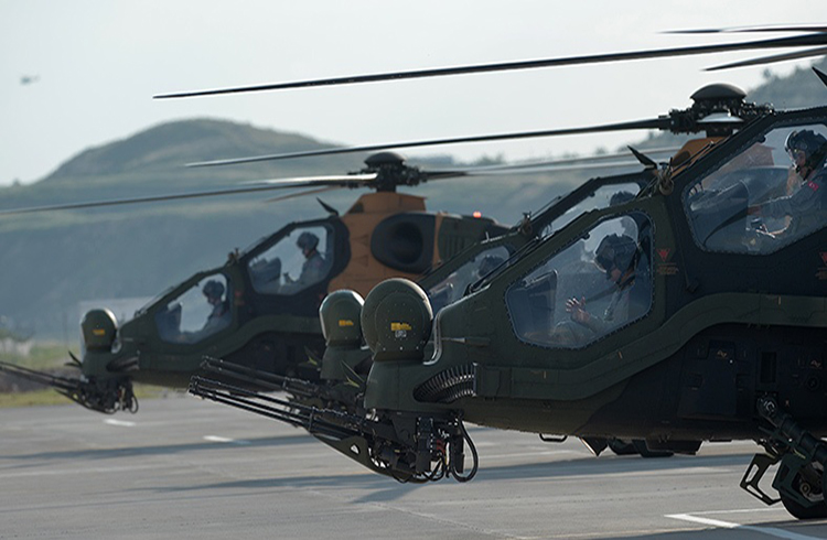 Tayland 100 kiilik pilot heyetiyle Atak helikopterini inceledi