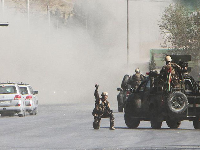 Taliban karakollara saldrd: 22 polis ld