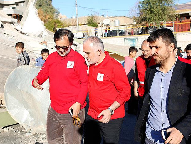 Trk Kzlay Genel Bakan Kerem Knk, depremin vurduu Derbendihan'da