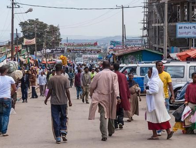 Etiyopya'da yolcu minibs devrildi: 21 l