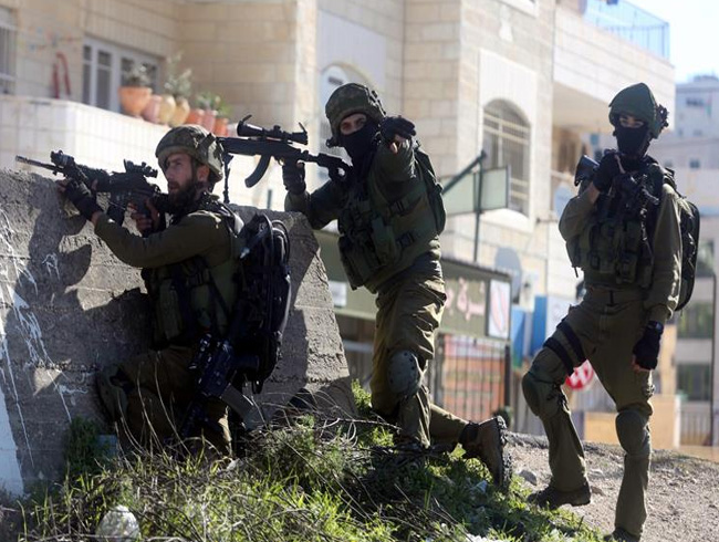 srail ordusu Filistin'in Halhul beldesini kuatma altna ald