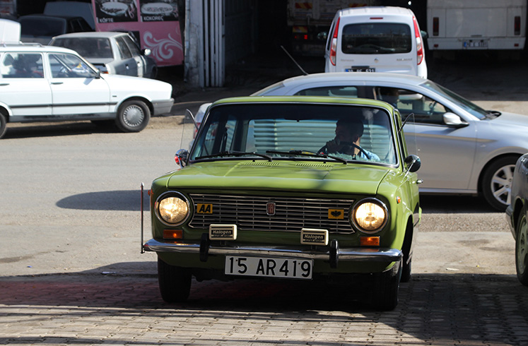 45 bin lira verilen1973 model otomobilini satmyor
