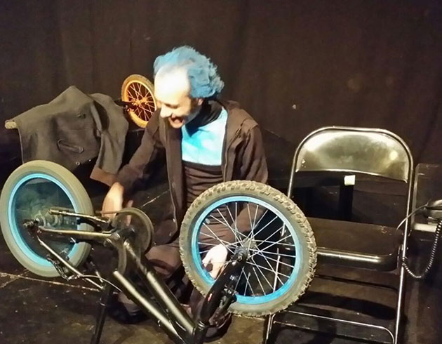 'Tut Elimden Rovni'den Londra�da pr�miyer