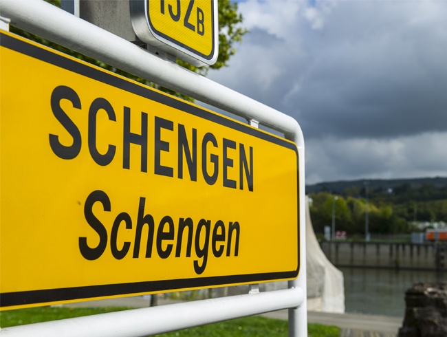 AB, yeni Schengen kontrol sistemini onaylad 