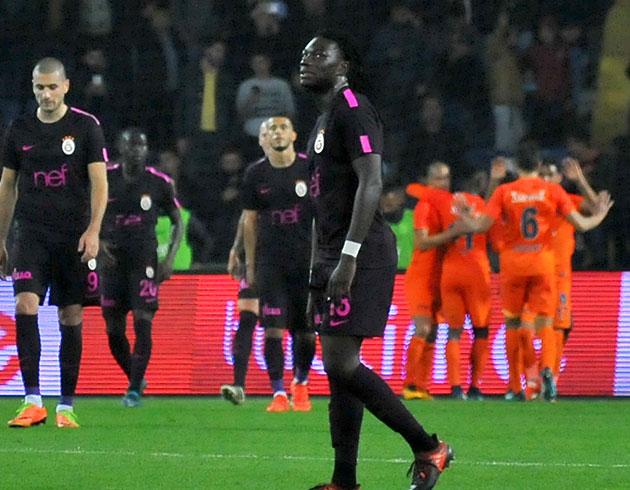 Gomis ve Belhanda 5-1'in faturasn Igor Tudor'a balad