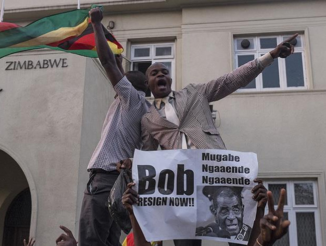 Zimbabve halk Mugabe'nin istifasn kutluyor