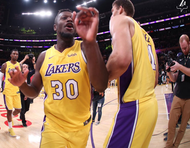 Lakers 19 say geriden geldi