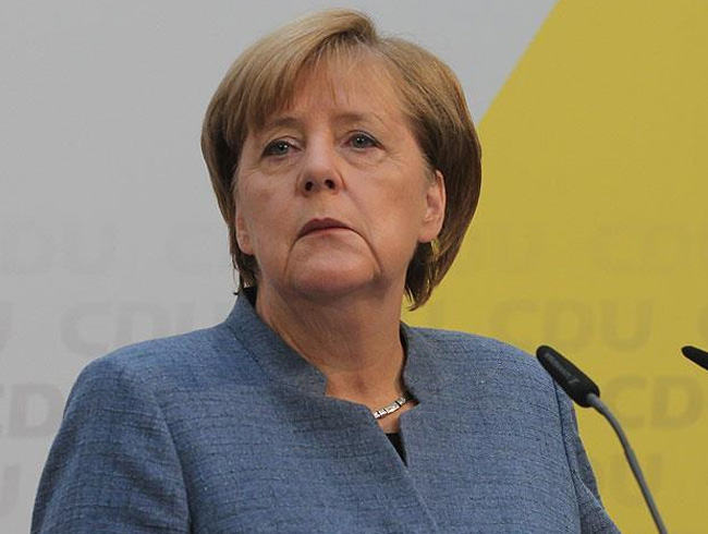 Dsseldorf Blge Tekilat CDU Genel Bakan Angela Merkelin grevinden istifa etmesini istedi