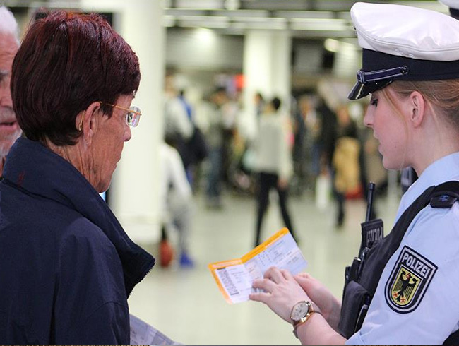 Alman havalimanlarna Yunan polis yerletirilecek