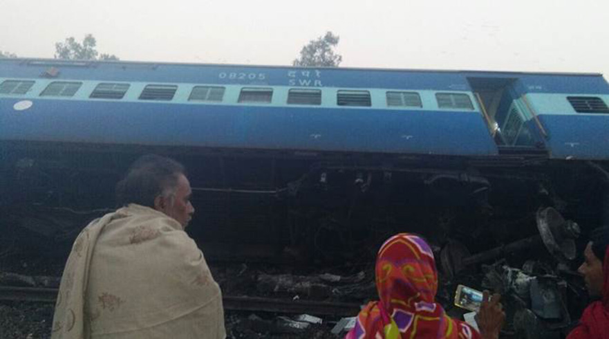 Hindistan'da yolcu treni raydan kt: 3 l, 13 yaral