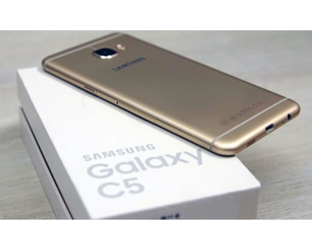 Samsung Galaxy C5 Android 7.0 Nougat gncellemesi almaya balad