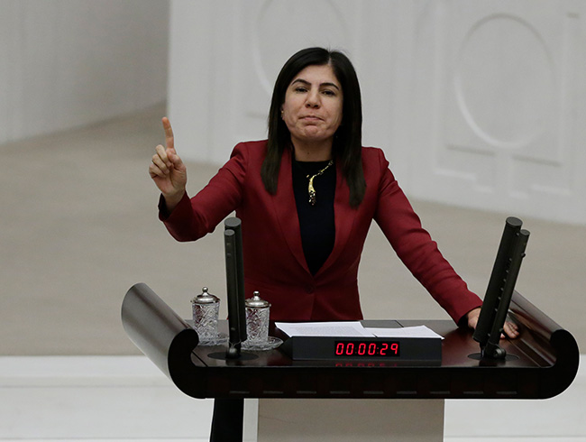 AK Parti Grup Ba�kanvekili �nce�z: Zihinleri zorlayan a��klamalar� kendisinde kals�n