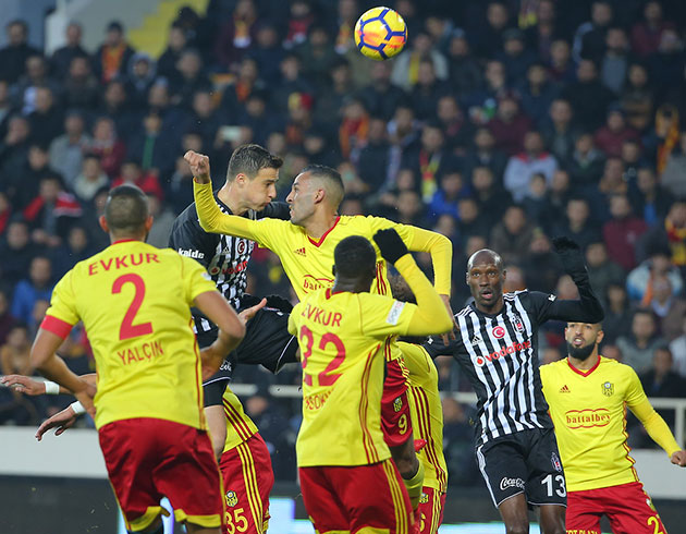 Yal��n Ayhan kadro d��� kald�